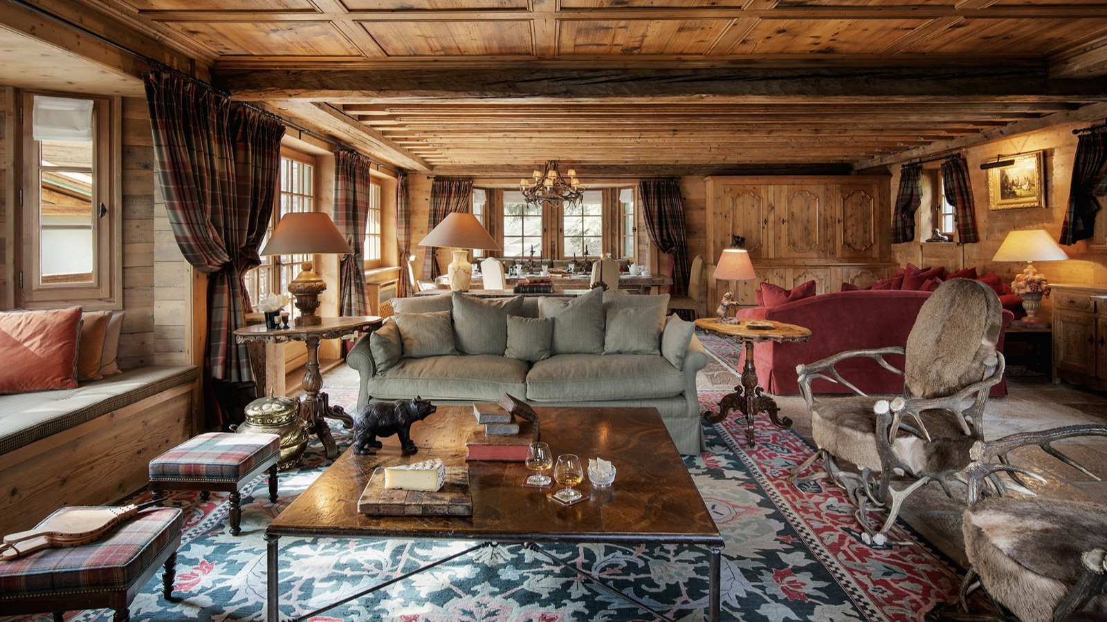 Luxury-Ski-Chalet-Courchevel-1550-Chalet-Shatoosh-Oxford-Ski-Lounge.jpg