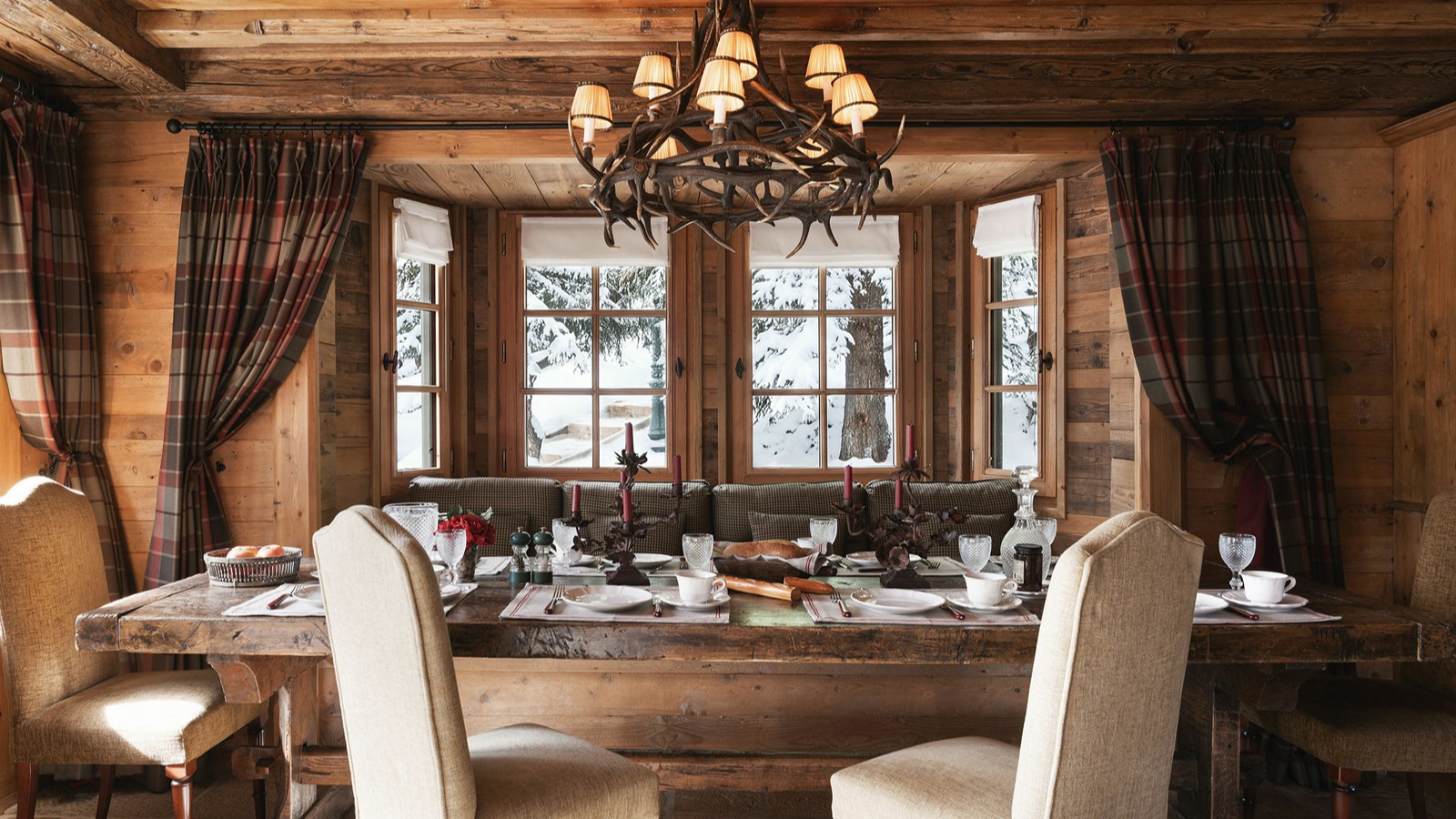Luxury-Ski-Chalet-Courchevel-1550-Chalet-Shatoosh-Oxford-Ski-Dining.jpg