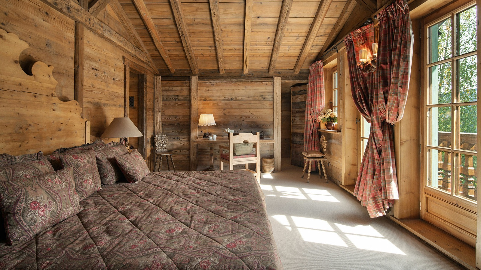 Luxury-Ski-Chalet-Courchevel-1550-Chalet-Shatoosh-Oxford-Ski-Bedroom4.jpg
