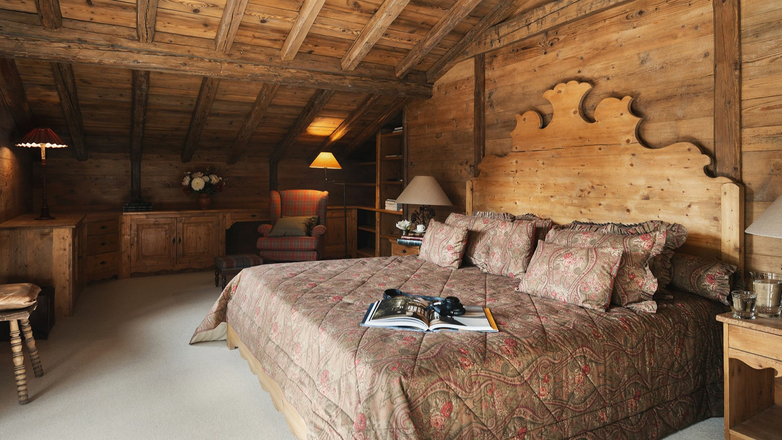 Luxury-Ski-Chalet-Courchevel-1550-Chalet-Shatoosh-Oxford-Ski-Bedroom5.jpg