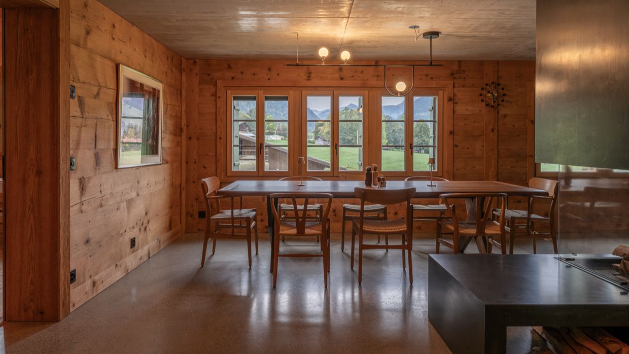 Luxury-Ski-Chalet-Gstaad-HausMannenberg-OSC-Dinng.jpg