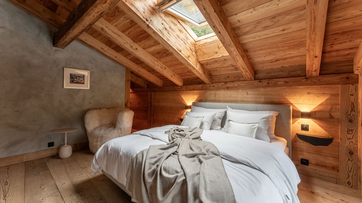 Luxury-Ski-Chalet-Gstaad-HausMannenberg-OSC-Bedroom (18).jpg