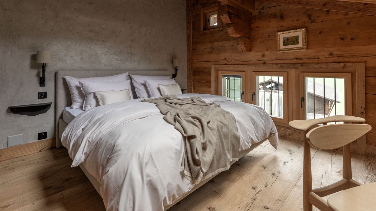 Luxury-Ski-Chalet-Gstaad-HausMannenberg-OSC- Bedroom (4).jpg