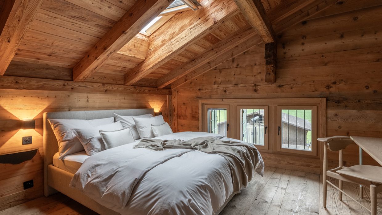 Luxury-Ski-Chalet-Gstaad-HausMannenberg-OSC-Bedroom (22).jpg