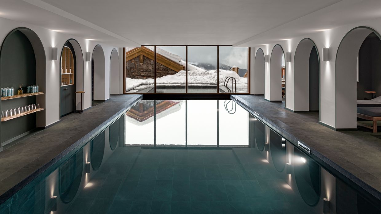 Luxury-Ski-Hotel-LeCoucou-OSC -pool.jpg
