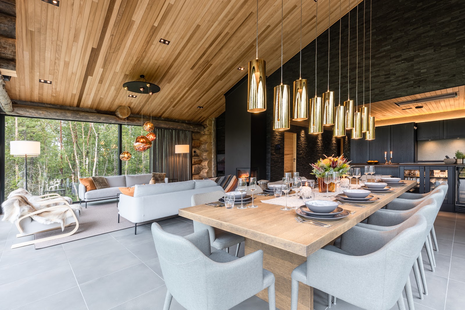 Luxury-Ski-Chalet-Lapland-VillaV-OSC- Dining.jpg