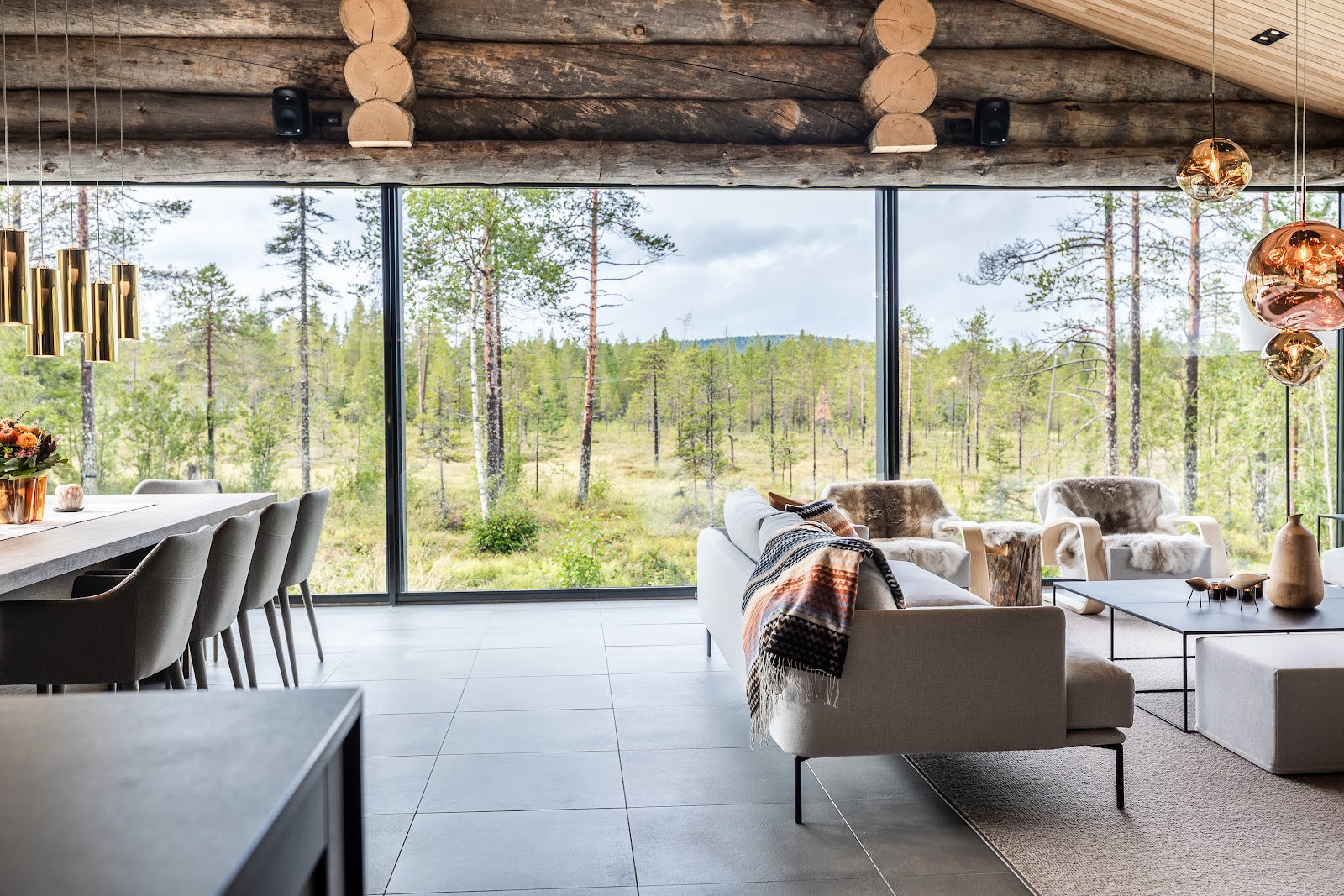 Luxury-Ski-Chalet-Lapland-VillaV-OSC- Lounge.jpg