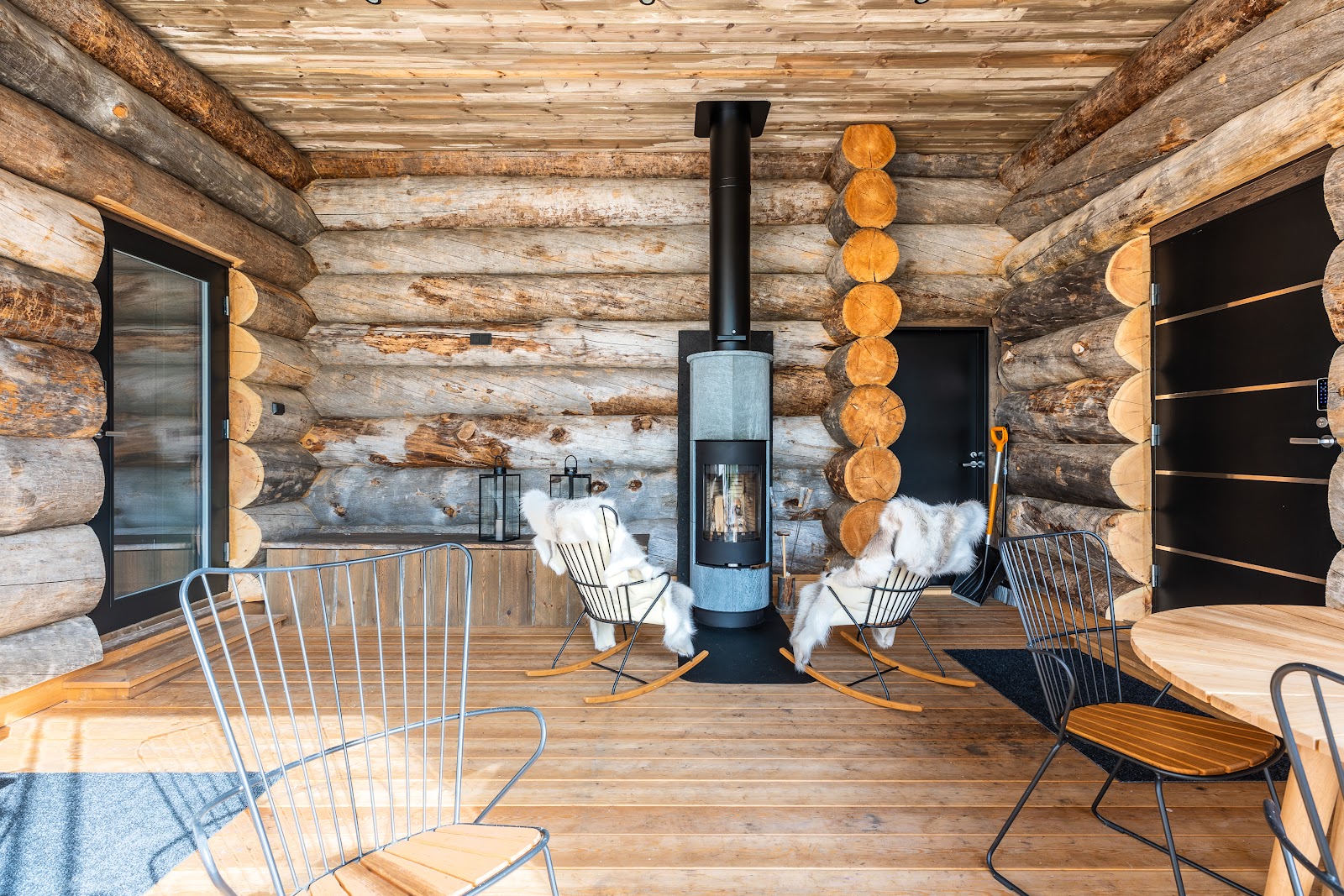 Luxury-Ski-Chalet-Lapland-VillaV-OSC-Firplace.jpg
