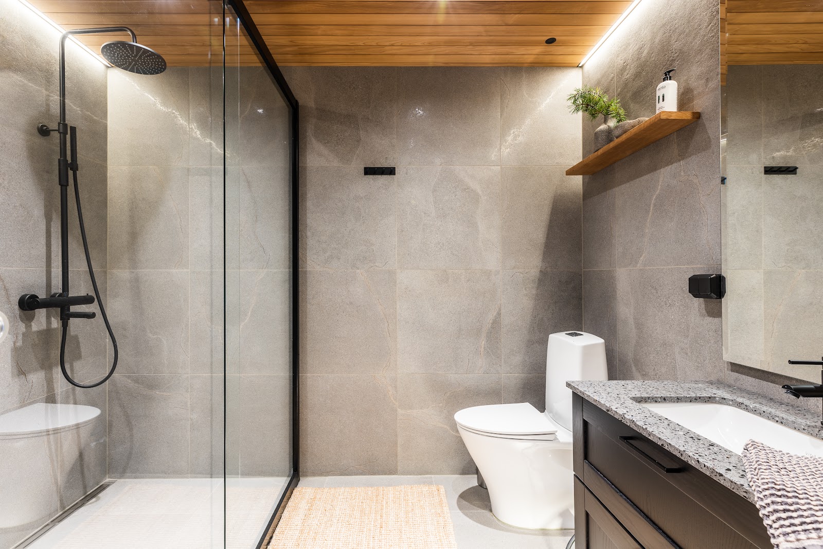 Luxury-Ski-Chalet-Lapland-VillaV-OSC-Bathroom (2).jpg