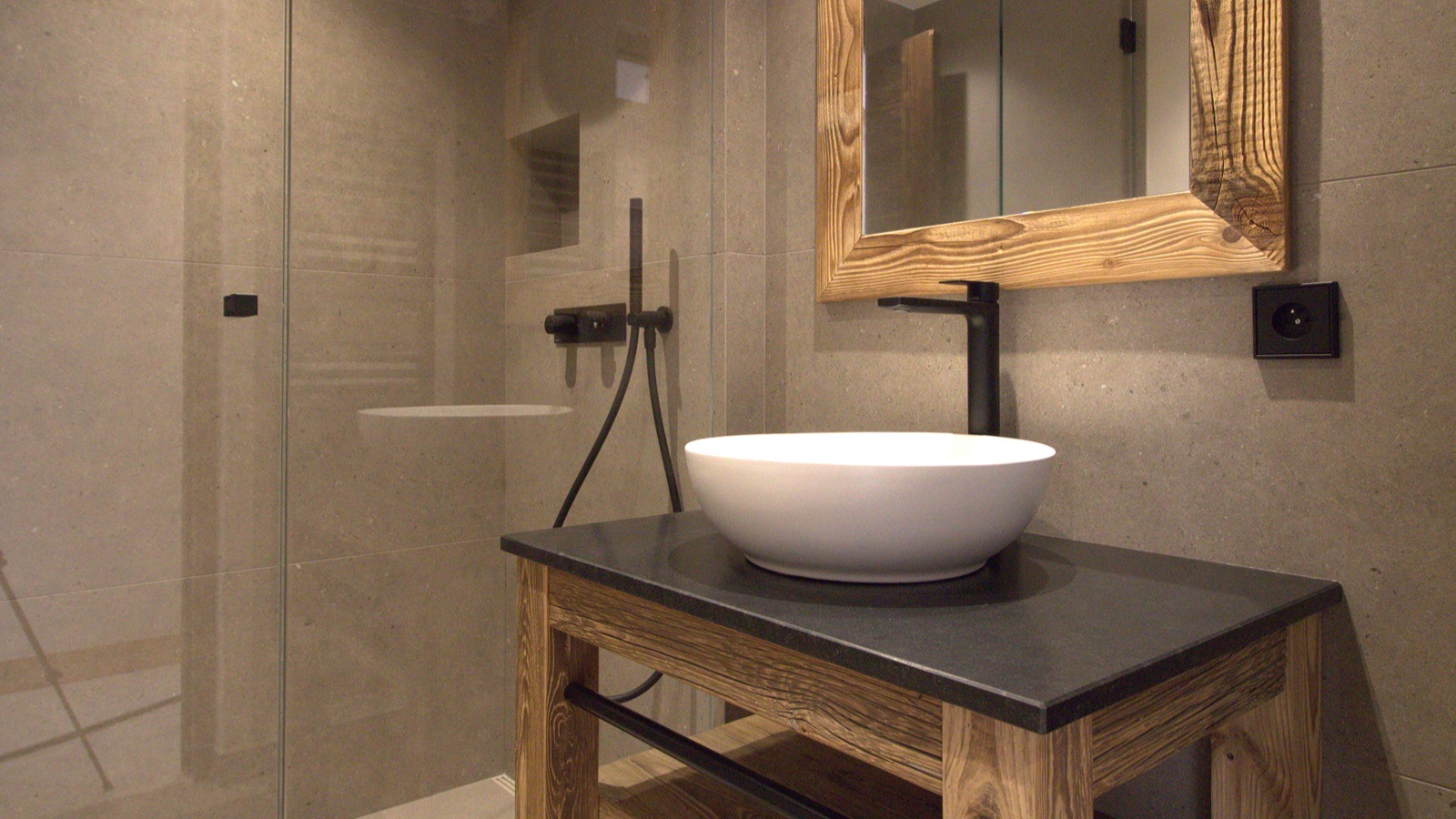 Luxury-Ski-Chalet-St-Martin-De-Belleville-Chalet-Corbeau-Oxford-Ski-Bathroom2.jpeg