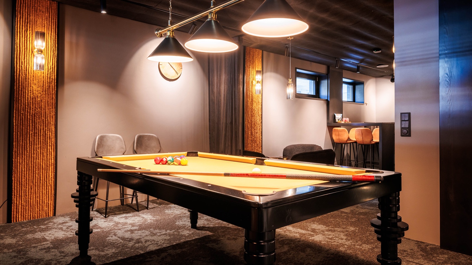 Luxury-Ski-Chalet-Levi-Villa-Elvin-Oxford-Ski-Pool-table.jpg