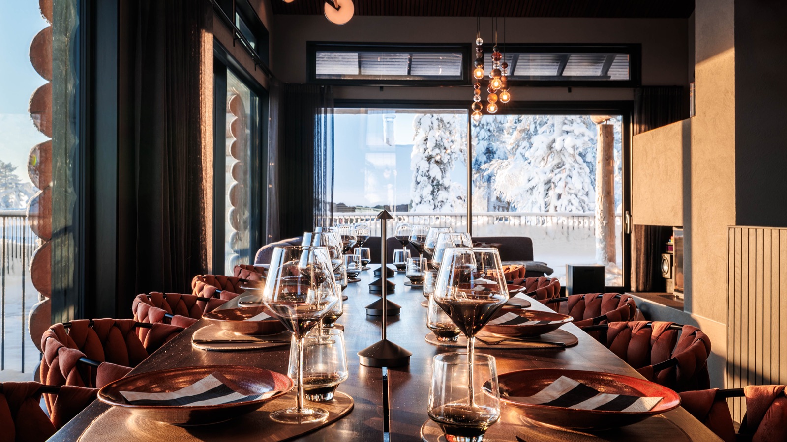 Luxury-Ski-Chalet-Levi-Villa-Elvin-Oxford-Ski-Dining.jpg