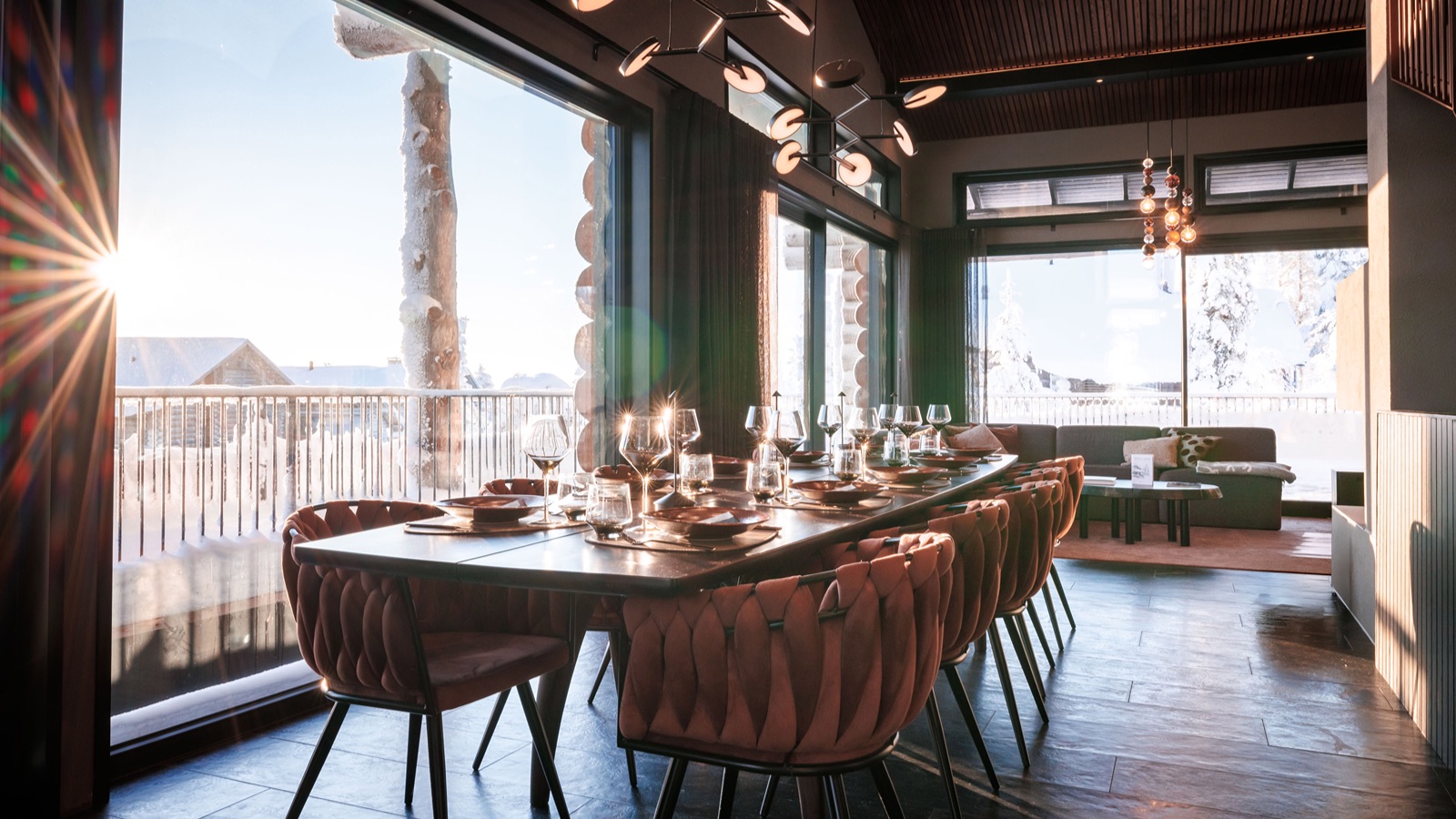 Luxury-Ski-Chalet-Levi-Villa-Elvin-Oxford-Ski-Dining2.jpg