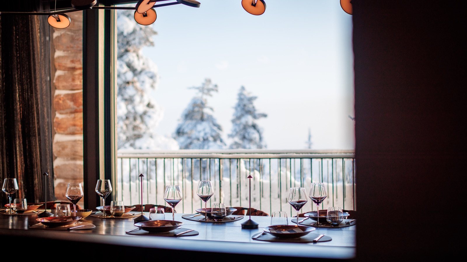 Luxury-Ski-Chalet-Levi-Villa-Elvin-Oxford-Ski-Dining3.jpg