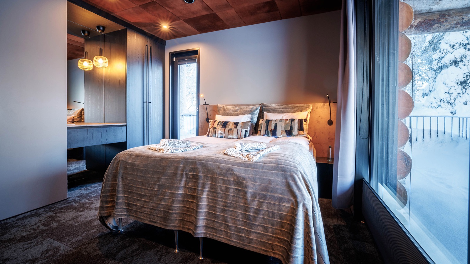 Luxury-Ski-Chalet-Levi-Villa-Elvin-Oxford-Ski-Bedroom15.jpg