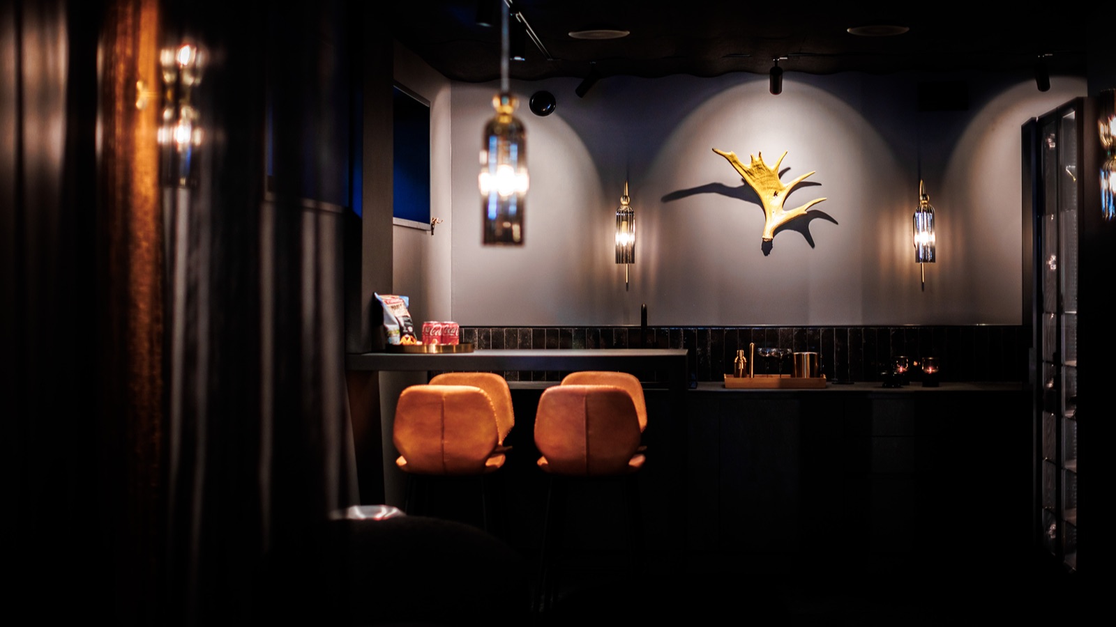 Luxury-Ski-Chalet-Levi-Villa-Elvin-Oxford-Ski-Bar.jpg