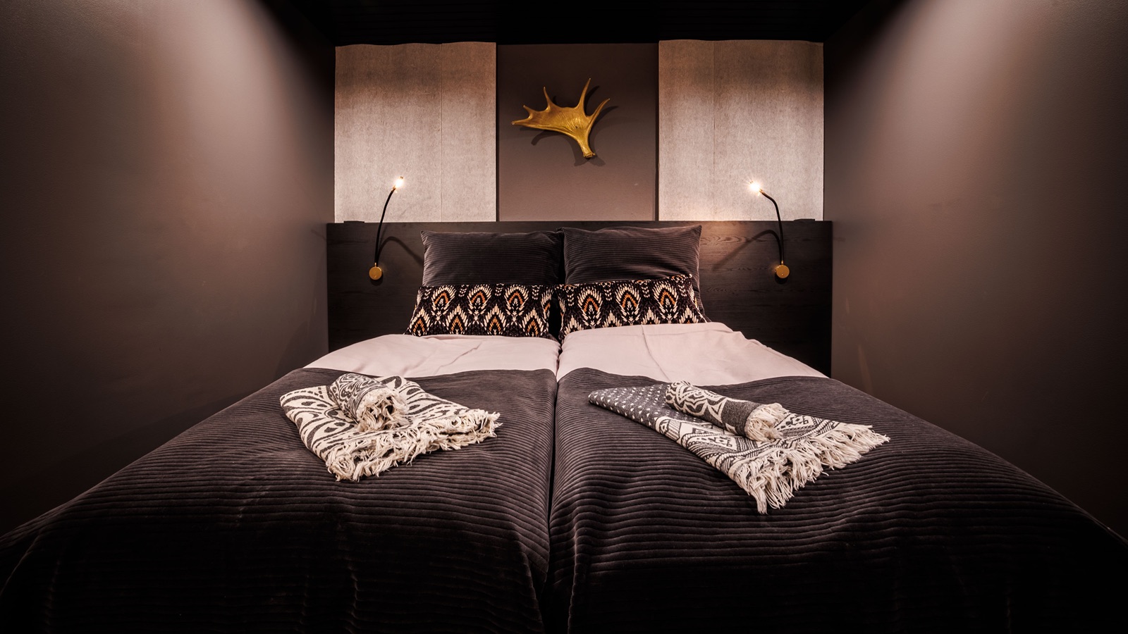 Luxury-Ski-Chalet-Levi-Villa-Elvin-Oxford-Ski-Bedroom12.jpg
