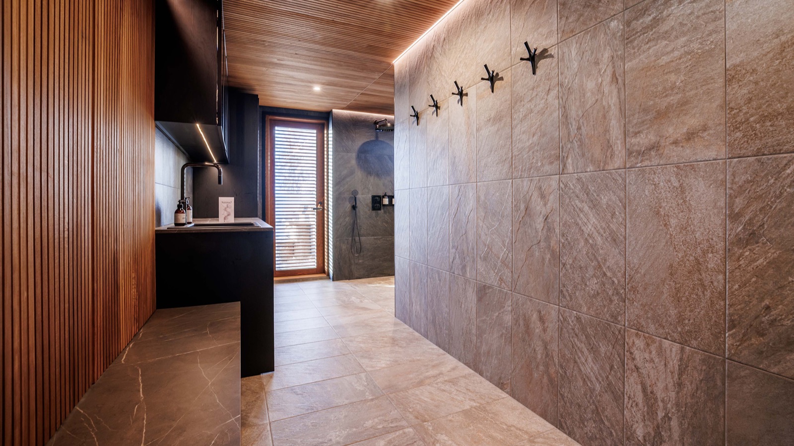 Luxury-Ski-Chalet-Levi-Villa-Elvin-Oxford-Ski-Ski-Room.jpg