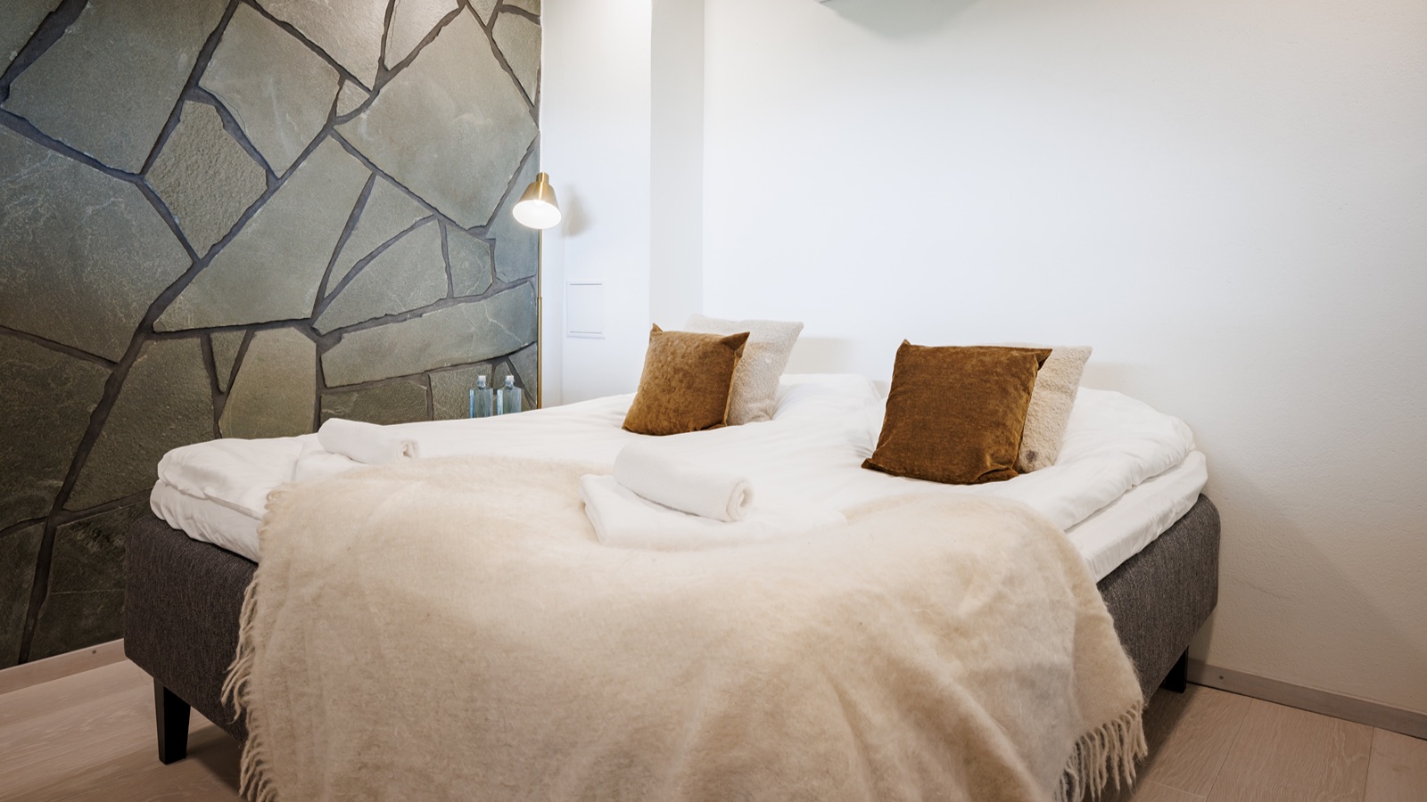 Luxury-Ski-Chalet-Levi-Villa-Panorama-Oxford-Ski-Bedroom6.jpg