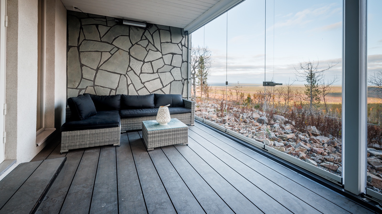 Luxury-Ski-Chalet-Levi-Villa-Panorama-Oxford-Ski-Balcony.jpg