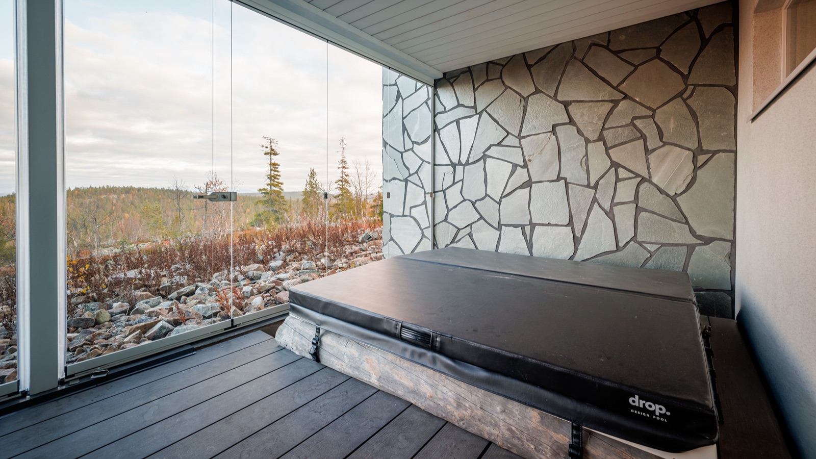 Luxury-Ski-Chalet-Levi-Villa-Panorama-Oxford-Ski-Hot-Tub.jpg