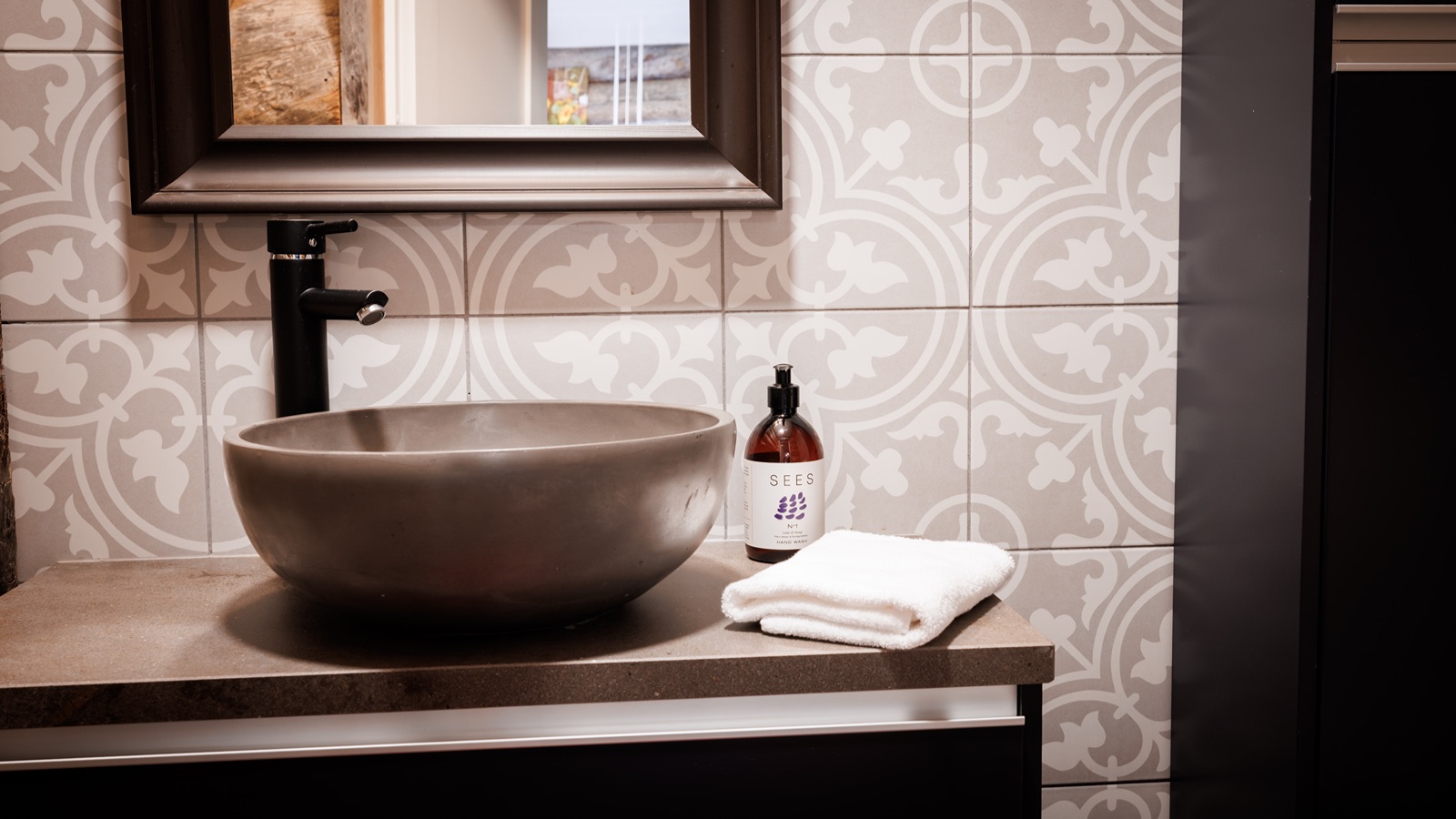 Luxury-Ski-Chalet-Levi-Villa-Panorama-Oxford-Ski-Bathroom3.jpg