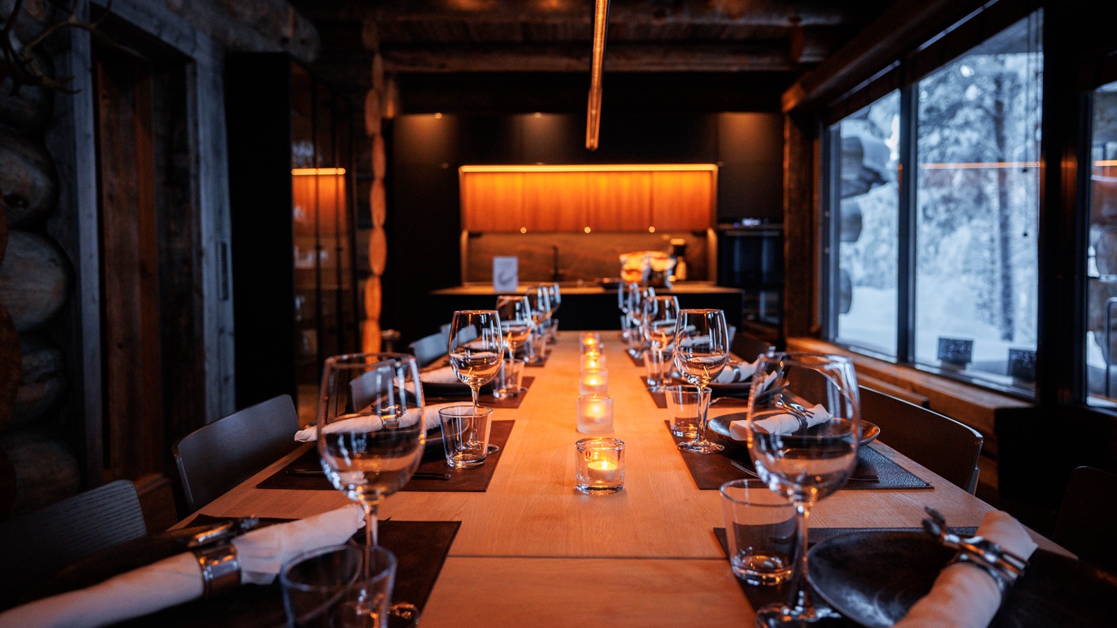 Luxury-Ski-Chalet-Levi-Villa-Snowfall-Oxford-Ski-Dining.jpg