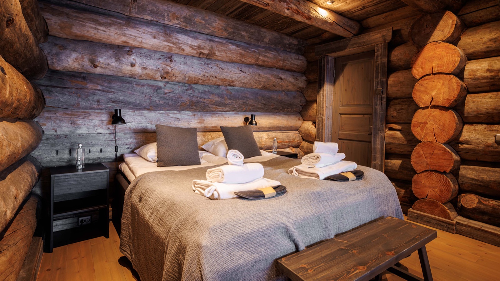 Luxury-Ski-Chalet-Levi-Villa-Snowfall-Oxford-Ski-Bedroom18.jpg