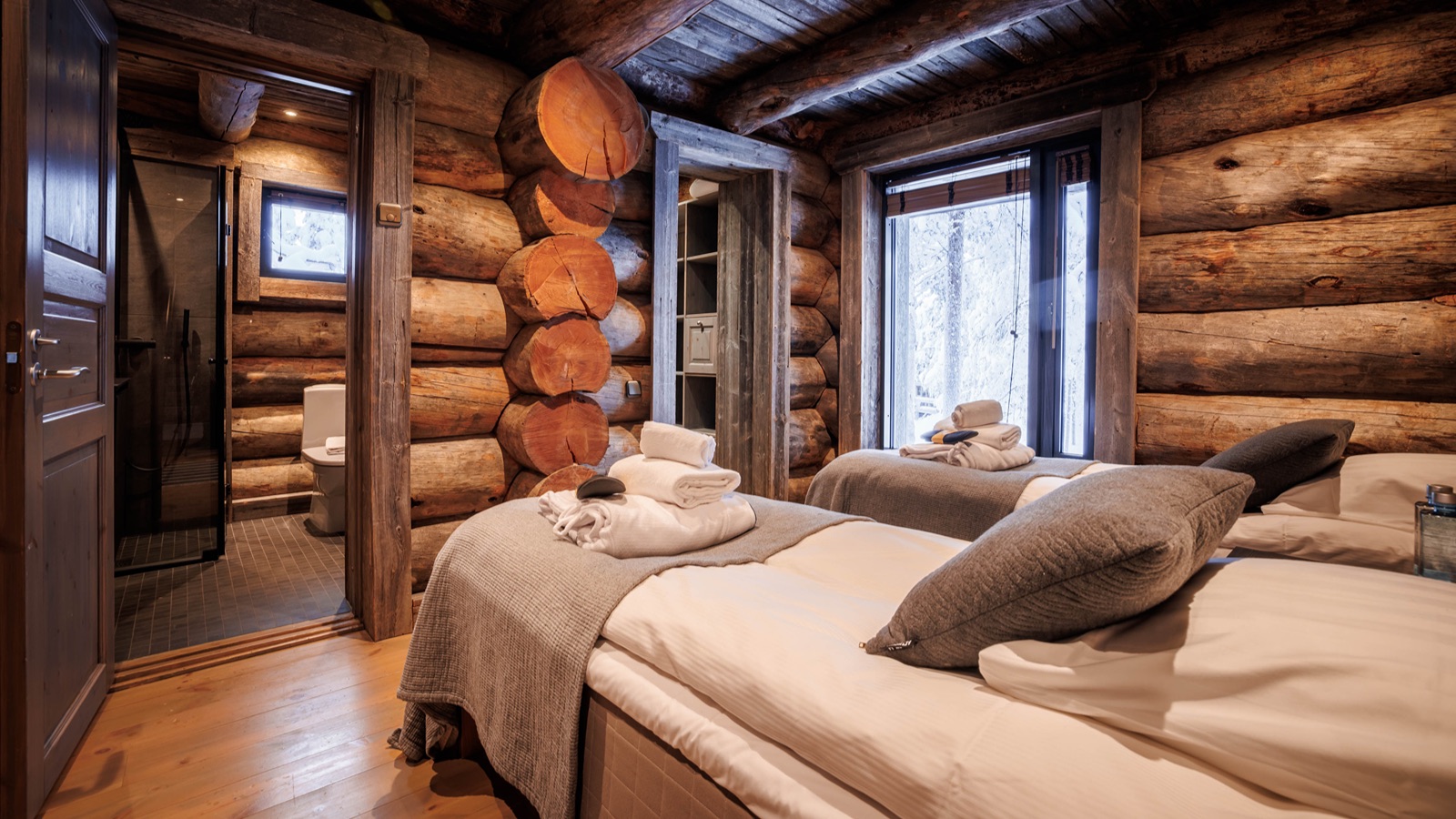 Luxury-Ski-Chalet-Levi-Villa-Snowfall-Oxford-Ski-Bedroom21.jpg
