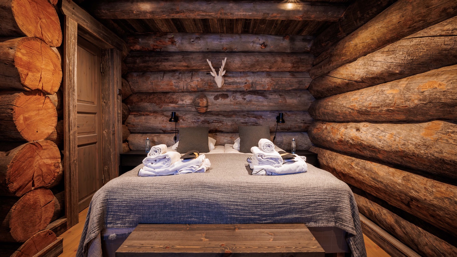 Luxury-Ski-Chalet-Levi-Villa-Snowfall-Oxford-Ski-Bedroom24.jpg