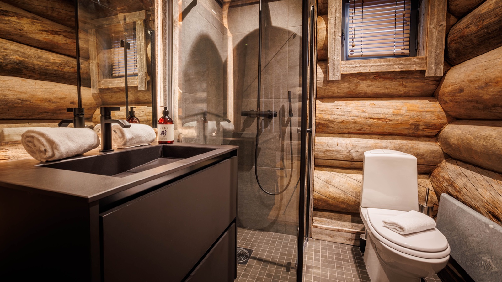 Luxury-Ski-Chalet-Levi-Villa-Snowfall-Oxford-Ski-Bedroom26.jpg