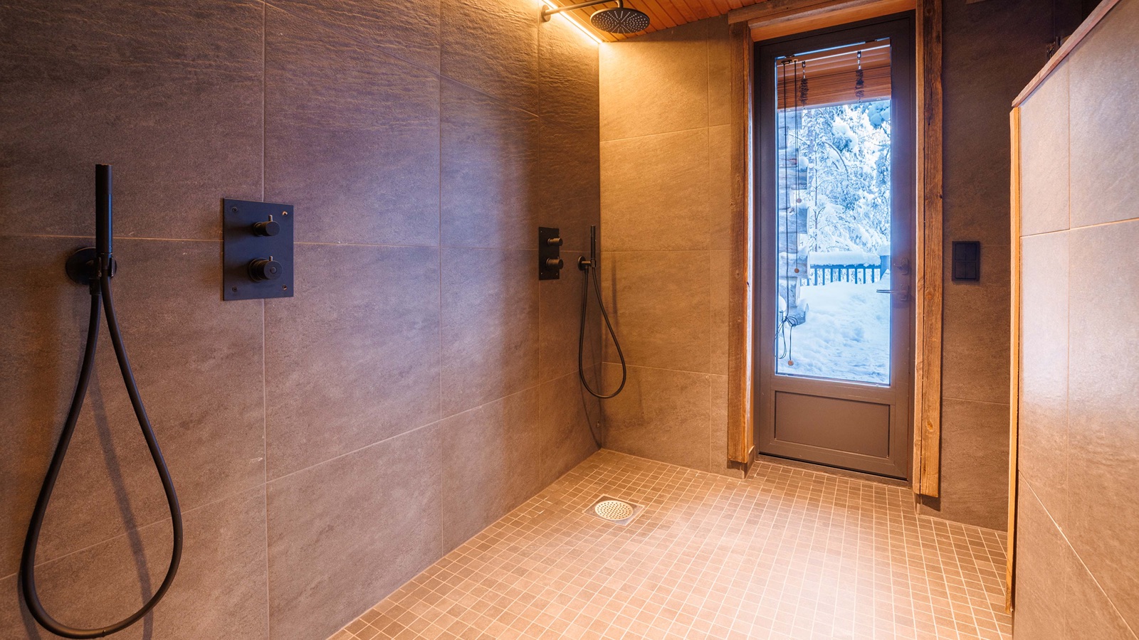 Luxury-Ski-Chalet-Levi-Villa-Snowfall-Oxford-Ski-Bedroom27.jpg