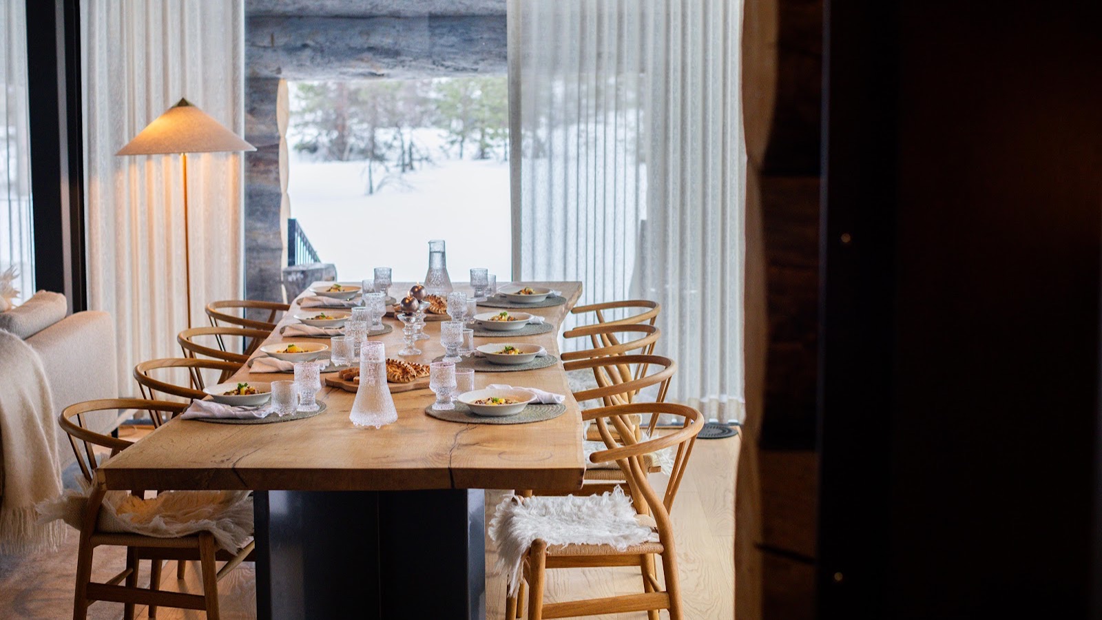 Luxury-Ski-Chalet-Levi-Villa-Viima-Oxford-Ski-Dining5.jpg
