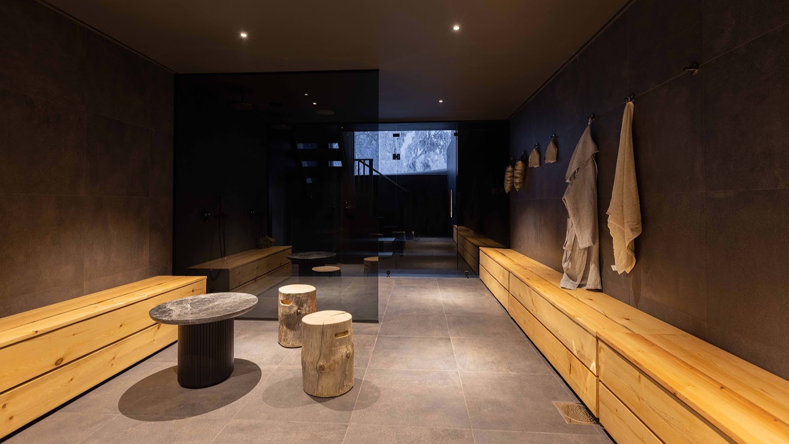 Luxury-Ski-Chalet-Levi-Villa-Viima-Oxford-Ski-Ski-Room.jpg