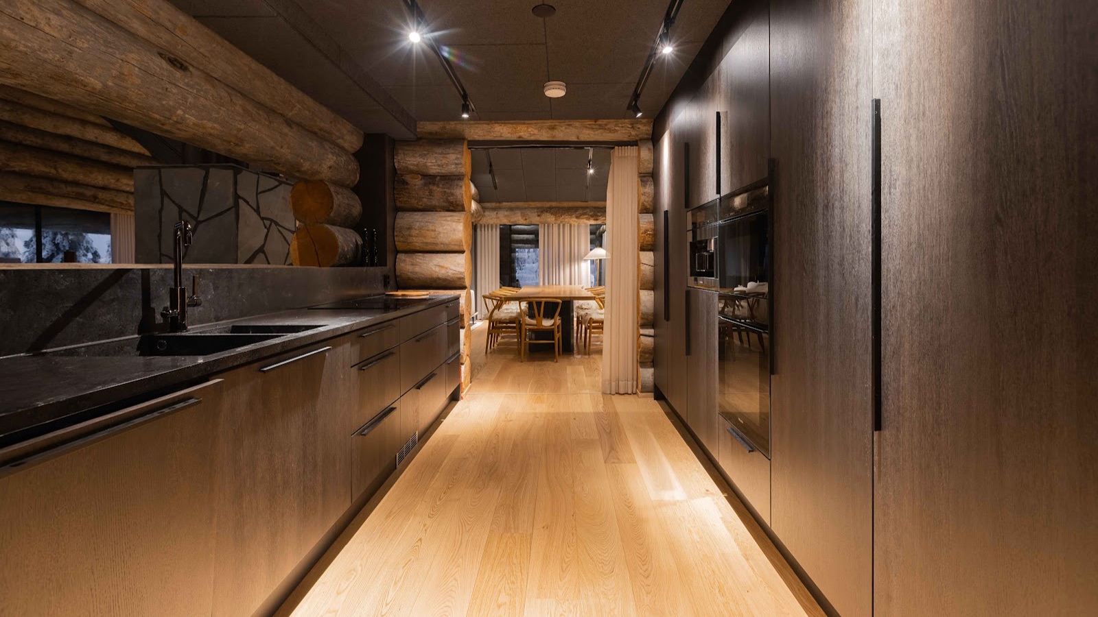 Luxury-Ski-Chalet-Levi-Villa-Viima-Oxford-Ski-Kitchen.jpg
