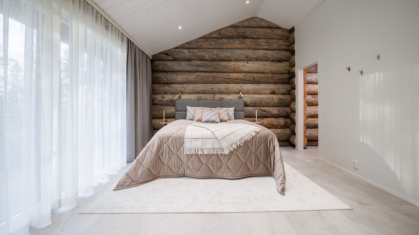 Luxury-Ski-Chalet-Levi-Villa-Frost-Oxford-Ski-Bedroom5.jpg