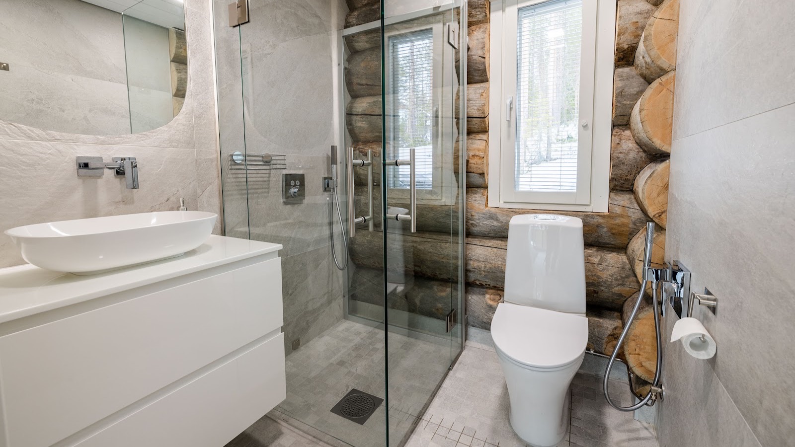 Luxury-Ski-Chalet-Levi-Villa-Frost-Oxford-Ski-Bathroom2.jpg