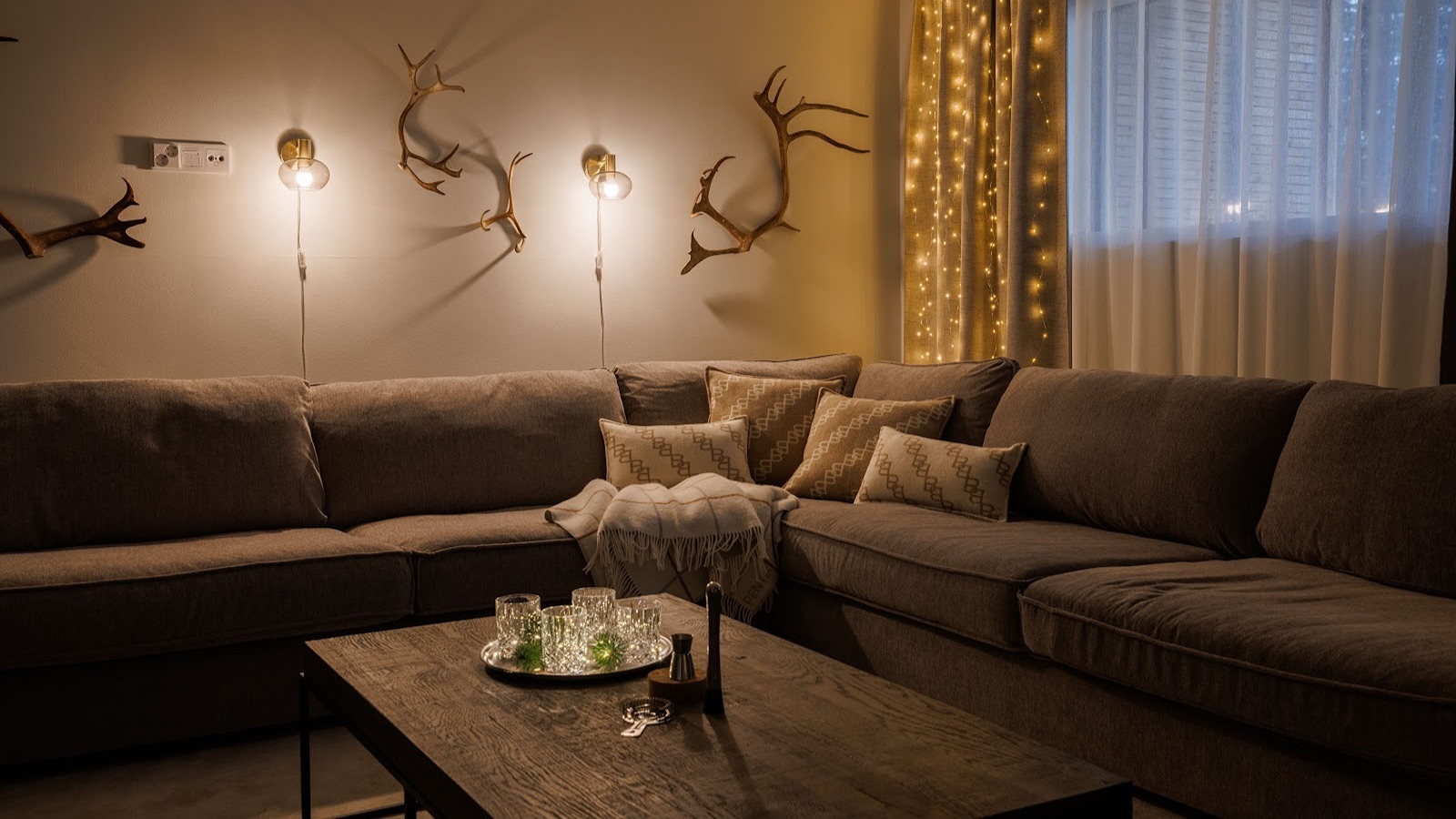 Luxury-Ski-Chalet-Levi-Villa-Frost-Oxford-Ski-Lounge5.jpg