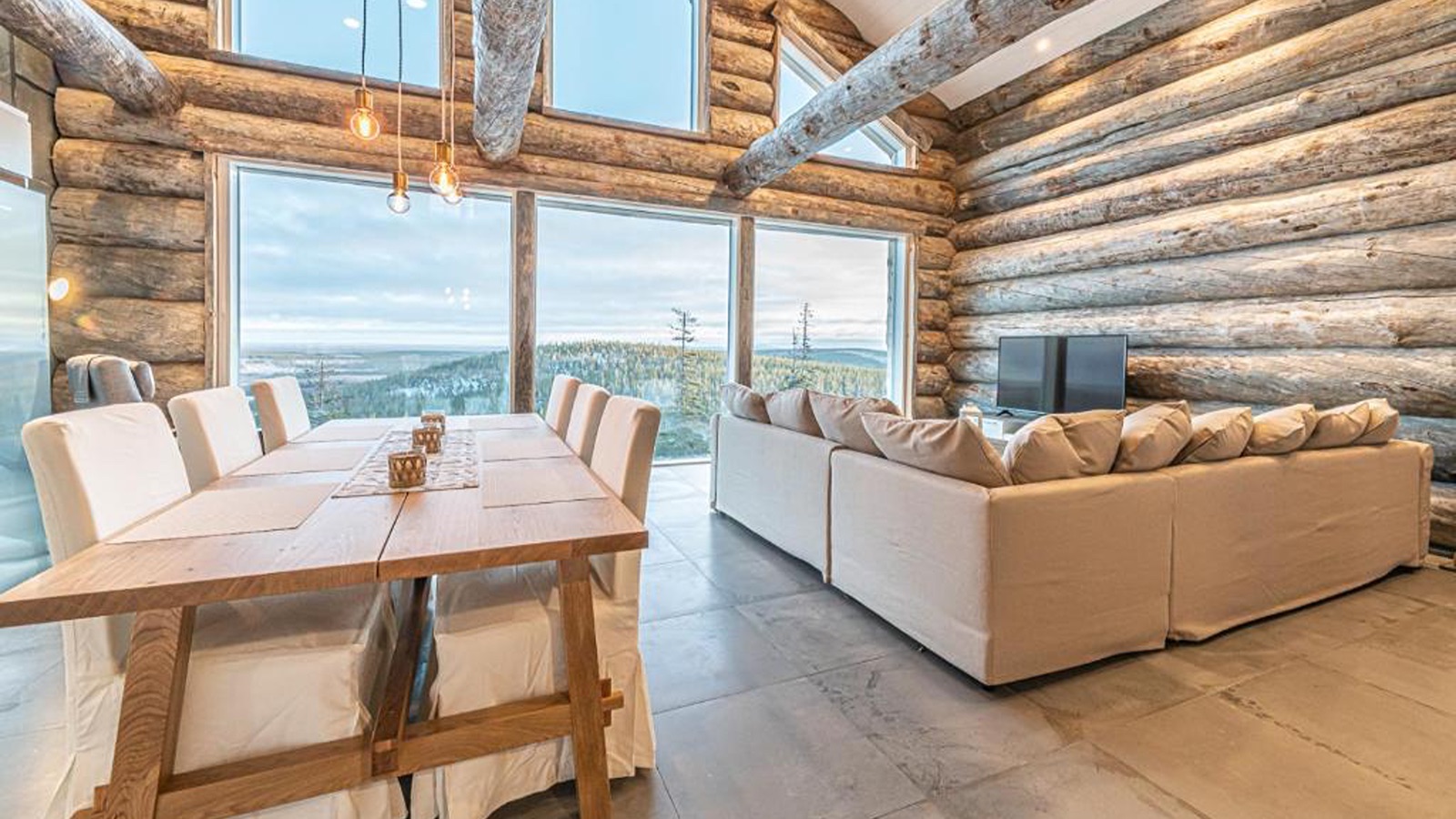 Luxury-Ski-Chalet-Levi-Villa-Fort-Aurora-Oxford-Ski-Dining3.jpg