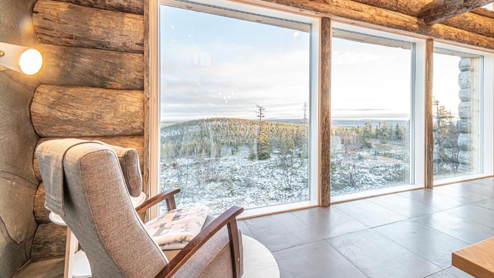 Luxury-Ski-Chalet-Levi-Villa-Fort-Aurora-Oxford-Ski-View-lounge.jpg