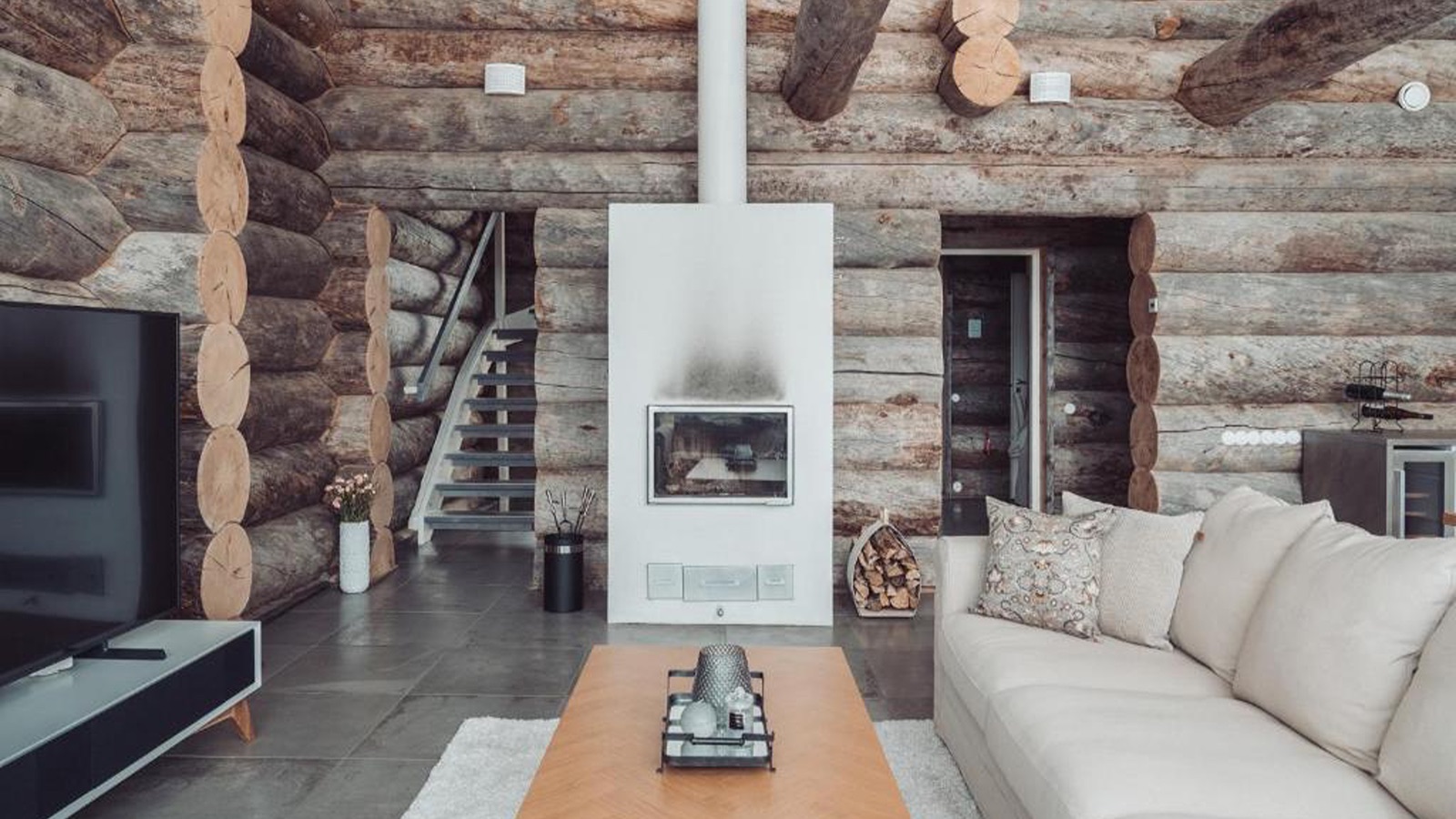 Luxury-Ski-Chalet-Levi-Villa-Fort-Aurora-Oxford-Ski-Lounge6.jpg