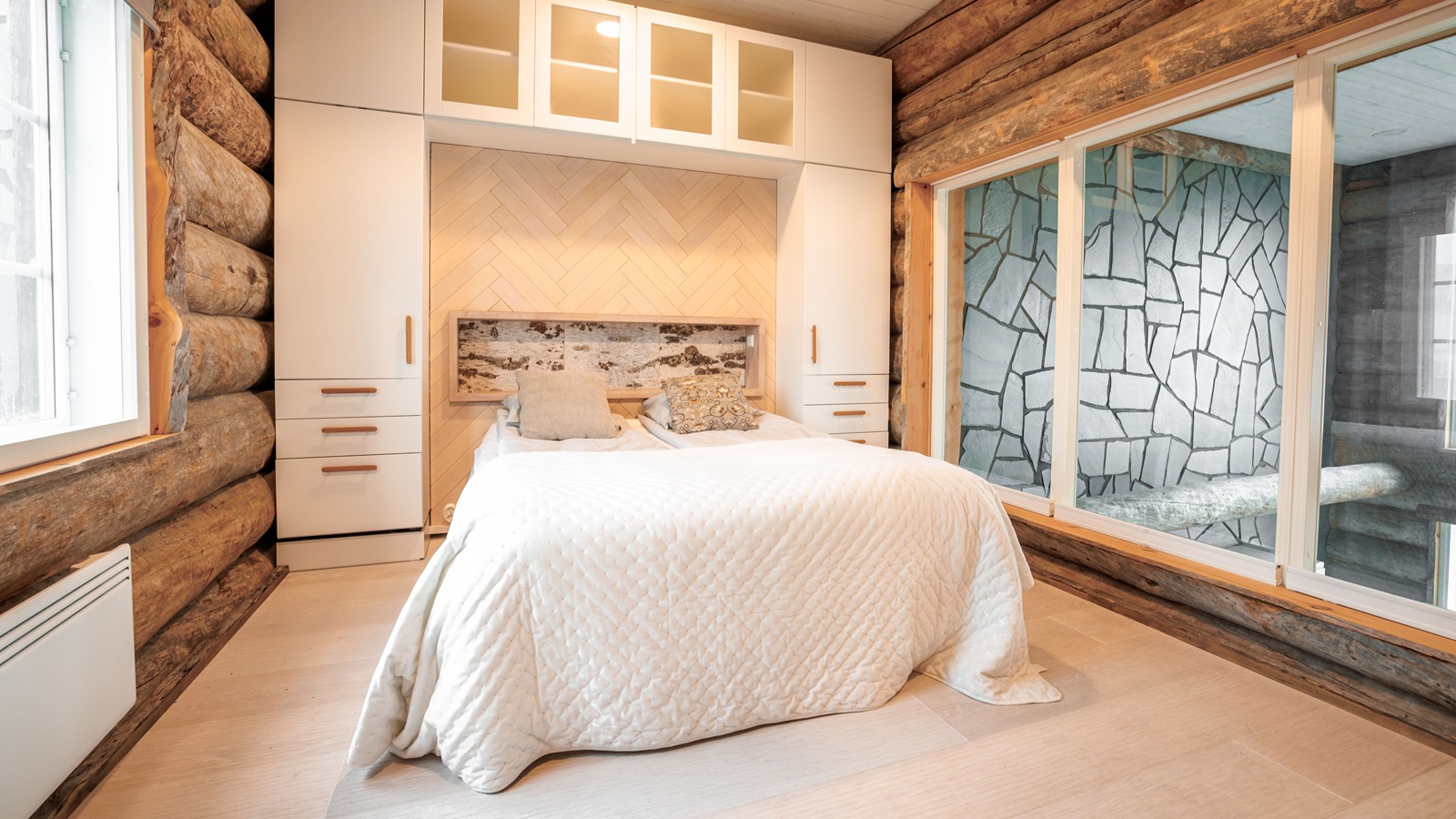 Luxury-Ski-Chalet-Levi-Villa-Fort-Aurora-Oxford-Ski-Bedroom15.jpg