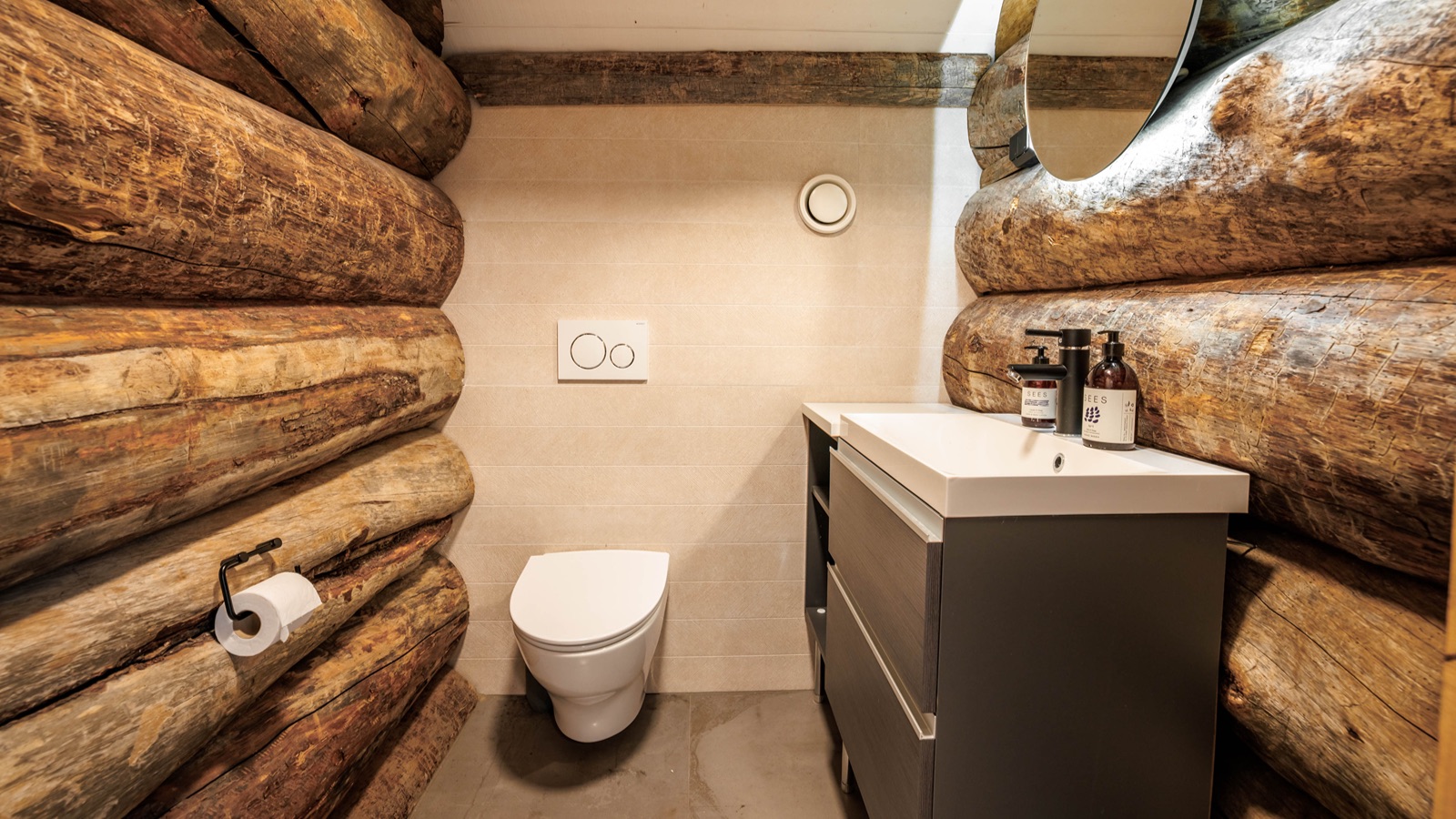 Luxury-Ski-Chalet-Levi-Villa-Fort-Aurora-Oxford-Ski-Bathroom2.jpg