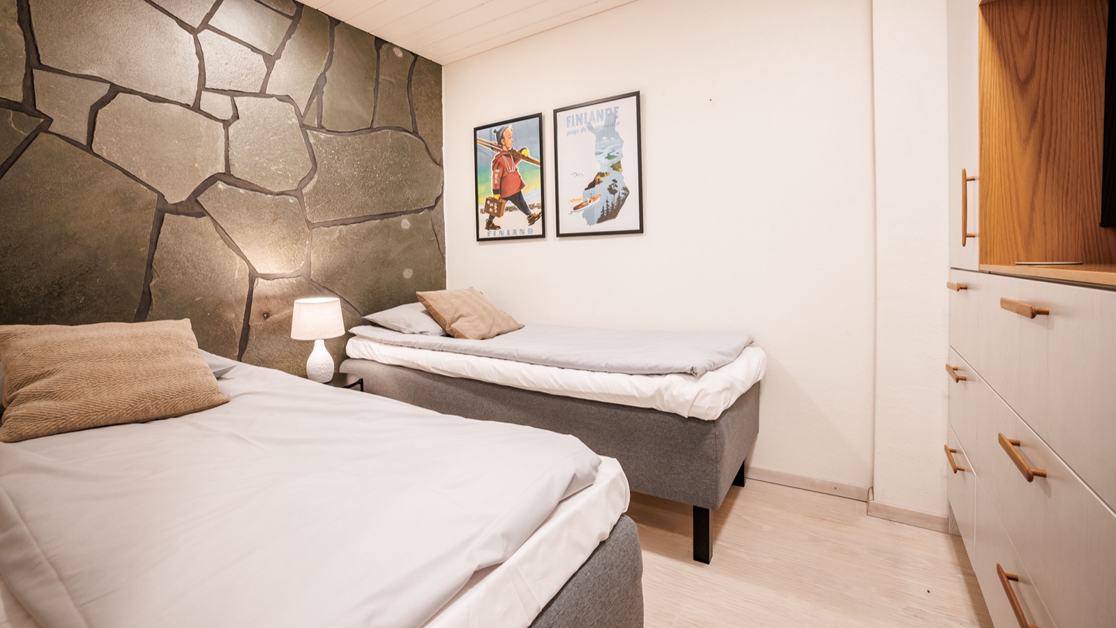 Luxury-Ski-Chalet-Levi-Villa-Fort-Aurora-Oxford-Ski-Bedroom18.jpg