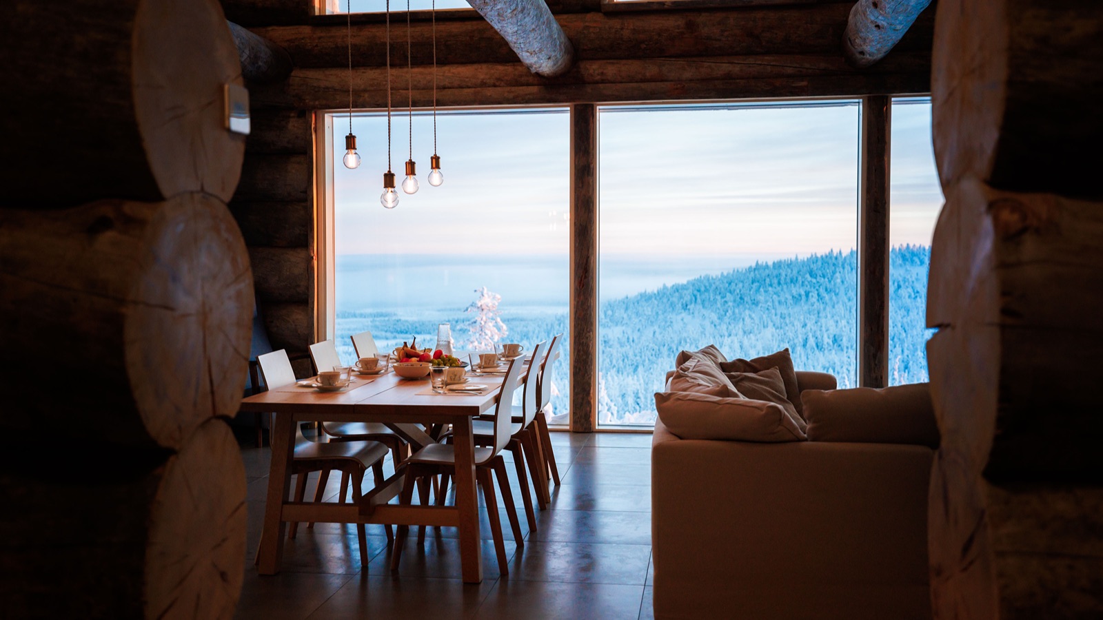 Luxury-Ski-Chalet-Levi-Villa-Fort-Aurora-Oxford-Ski-Dining21.jpg