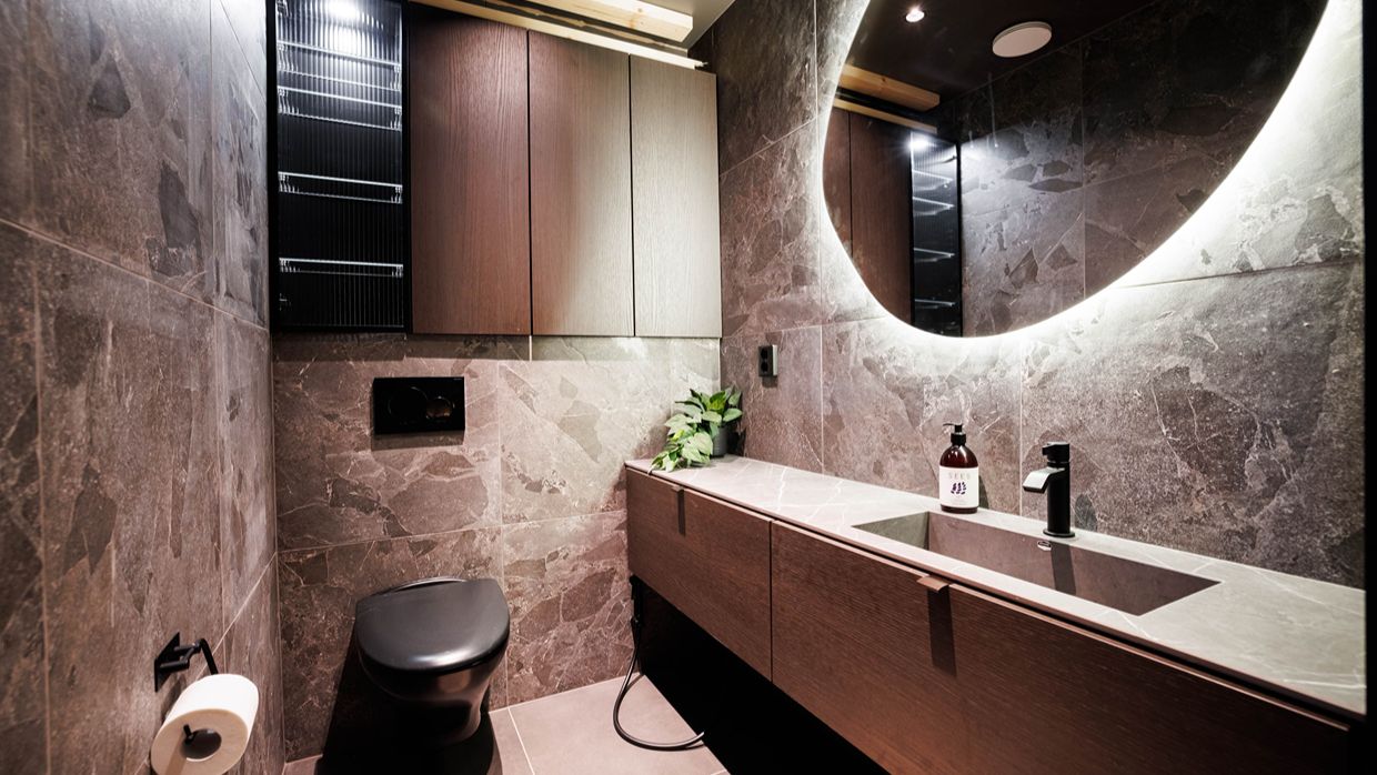 Luxury-Ski-Villa-Finland-Villa-Pine-OSC-Bathroom (1).jpg