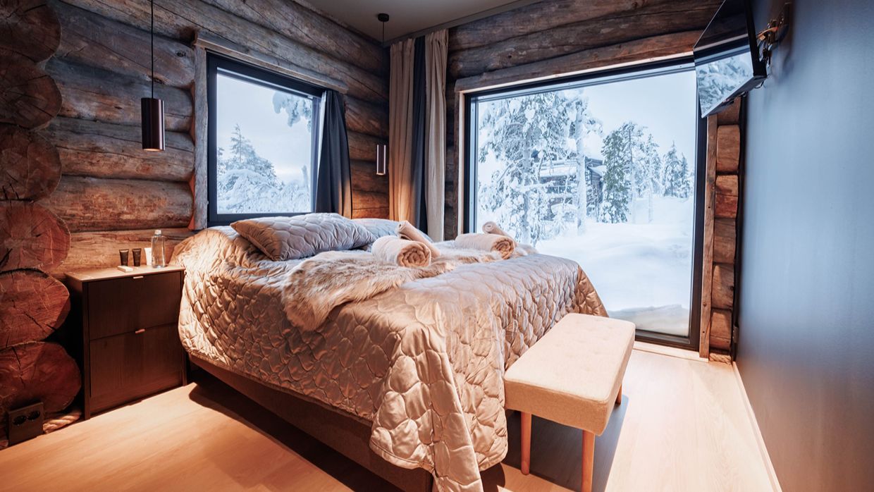 Luxury-Ski-Villa-Finland-Villa-Pine-OSC-Bedroom (5).jpg