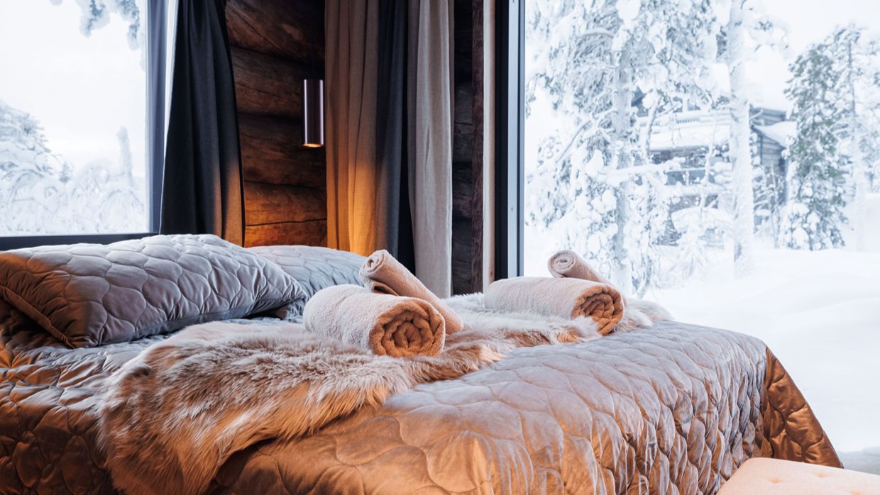Luxury-Ski-Villa-Finland-Villa-Pine-OSC-Bedroom (7).jpg