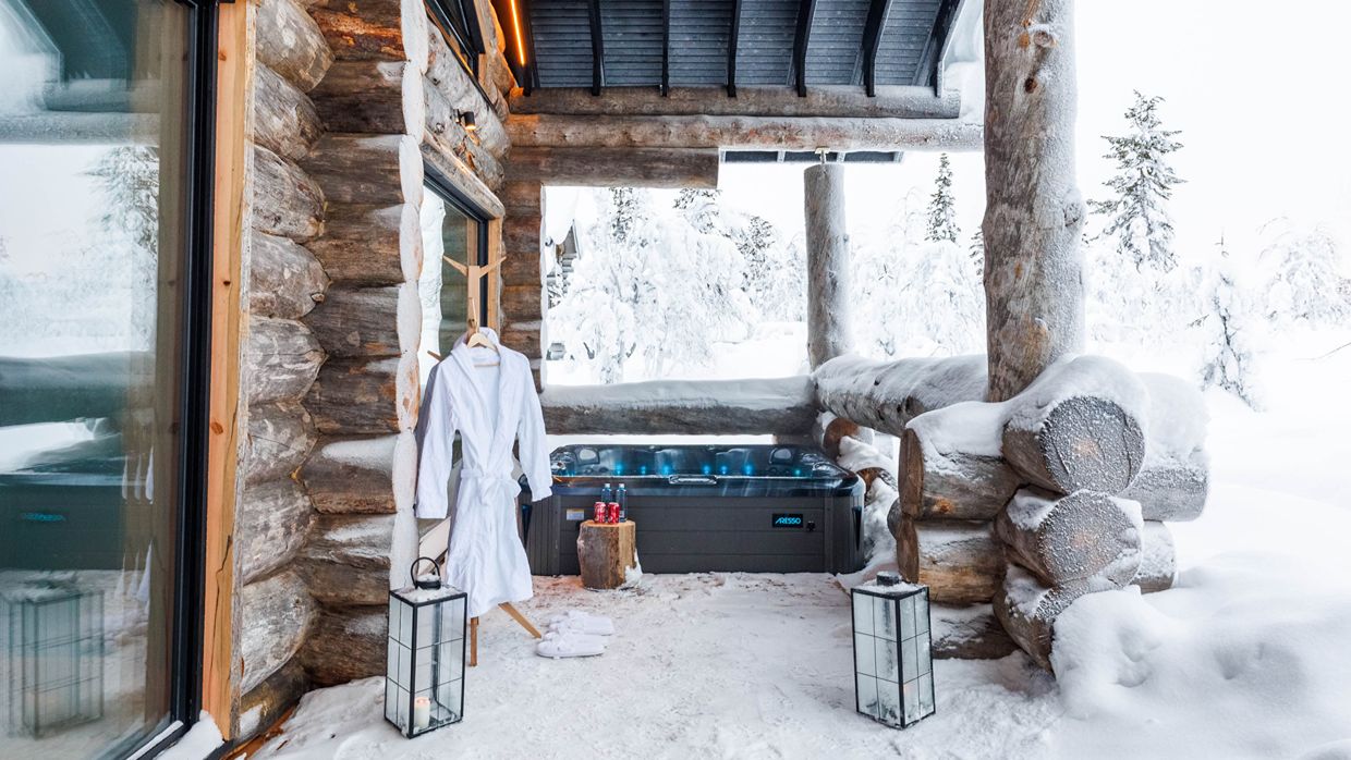 Luxury-Ski-Villa-Finland-Villa-Pine-OSC-Jacuzzi (3).jpg