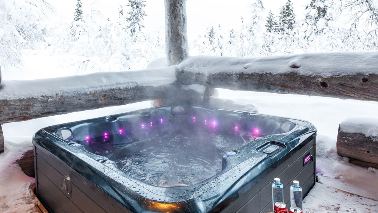 Luxury-Ski-Villa-Finland-Villa-Pine-OSC-Jacuzzi (1).jpg